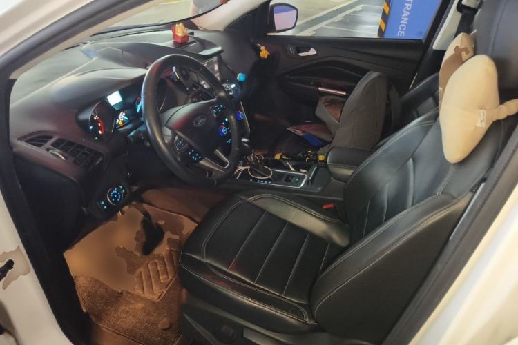 Used Ford Kuga 2017 EcoBoost 180 Two-Wheel-Drive Platinum Edition Left Front Seat