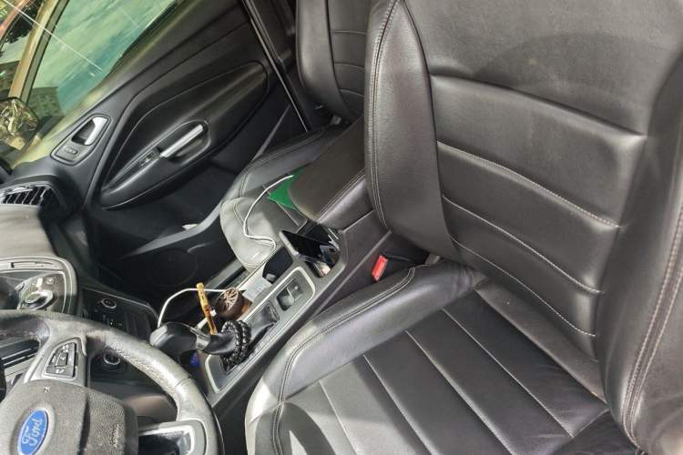 Used Ford Kuga 2017 EcoBoost 180 Two-Wheel-Drive Platinum Edition Left Front Seat