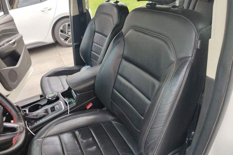 Used Ford Kuga 2017 EcoBoost 180 Two-Wheel-Drive Tiger Leap Model Left Front Seat