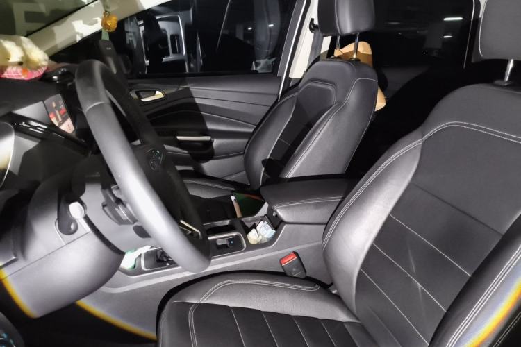 Used Ford Kuga 2017 EcoBoost 180 Two-Wheel-Drive Platinum Edition Left Front Seat
