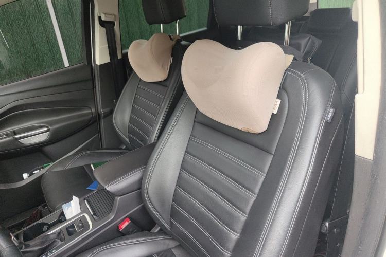 Used Ford Kuga 2017 EcoBoost 180 Two-Wheel-Drive Luxury Wing Edition Left Front Seat