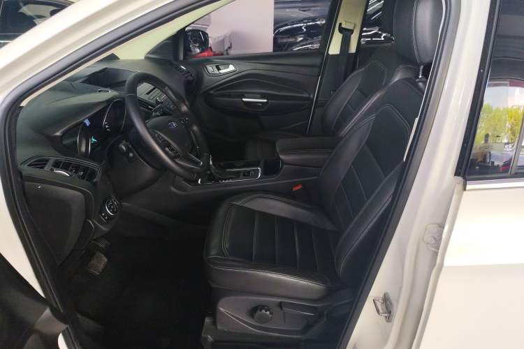 Used Ford Kuga 2017 EcoBoost 180 Two-Wheel-Drive Platinum Edition Left Front Seat