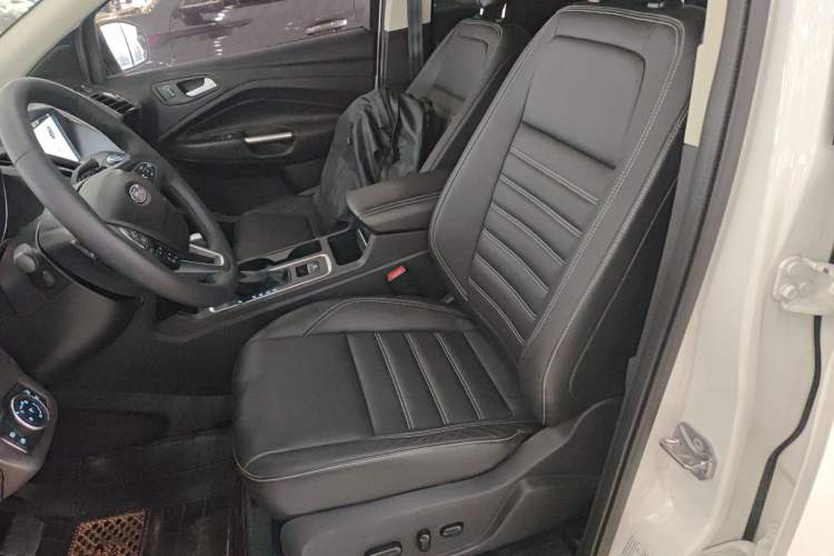 Used Ford Kuga 2017 EcoBoost 180 Two-Wheel-Drive Luxury Wing Edition Left Front Seat