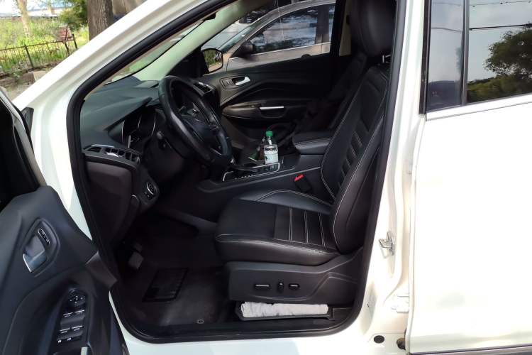 Used Ford Kuga 2017 EcoBoost 180 Two-Wheel-Drive Luxury Wing Edition Left Front Seat