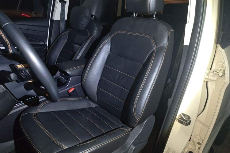 Used Ford Kuga 2017 EcoBoost 245 Four-Wheel-Drive Sport Model Left Front Seat