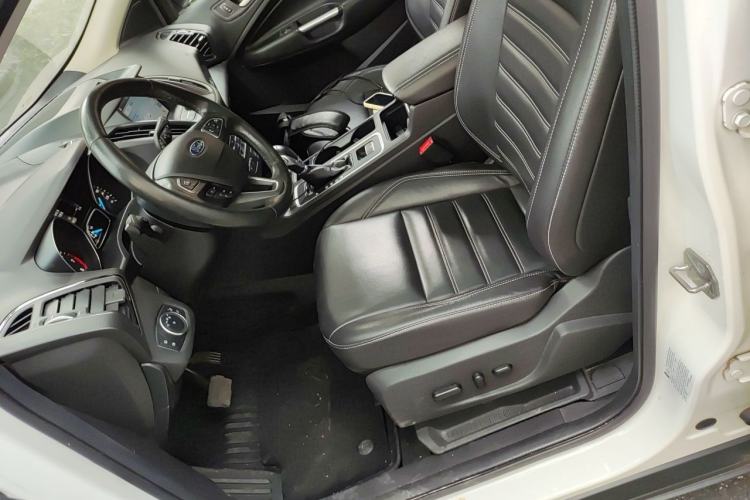 Used Ford Kuga 2017 EcoBoost 180 Two-Wheel-Drive Luxury Wing Edition Left Front Seat