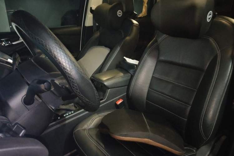 Used Ford Kuga 2017 EcoBoost 180 Two-Wheel-Drive Platinum Edition Left Front Seat