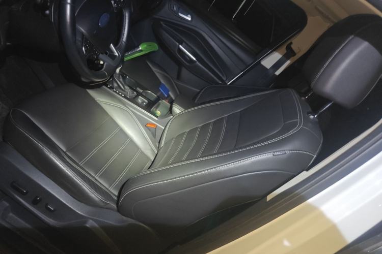 Used Ford Kuga 2017 EcoBoost 180 Two-Wheel-Drive Luxury Wing Edition Left Front Seat