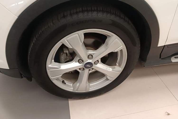 Used Ford Kuga 2017 EcoBoost 180 Two-Wheel-Drive Tiger Leap Model Left Front Wheel Hub