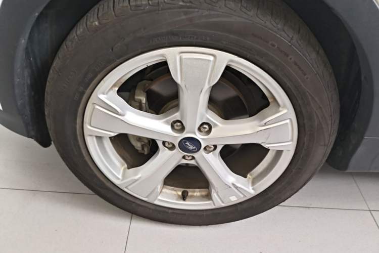 Used Ford Kuga 2017 EcoBoost 180 Two-Wheel-Drive Tiger Leap Model Left Front Wheel Hub