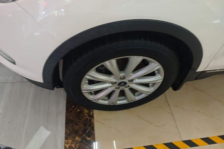 Used Ford Kuga 2017 EcoBoost 245 4x4 Prestige Edition Left Front Wheel Hub