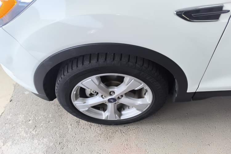 Used Ford Kuga 2017 EcoBoost 245 Four-Wheel Drive Platinum Edition Left Front Wheel Hub