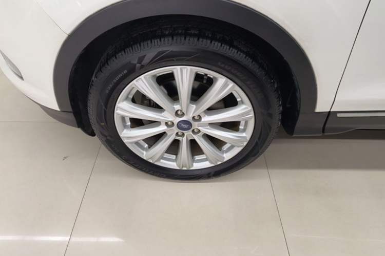 Used Ford Kuga 2017 EcoBoost 180 Two-Wheel-Drive Luxury Wing Edition Left Front Wheel Hub