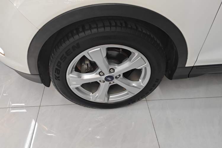 Used Ford Kuga 2017 EcoBoost 180 Two-Wheel-Drive Platinum Edition Left Front Wheel Hub