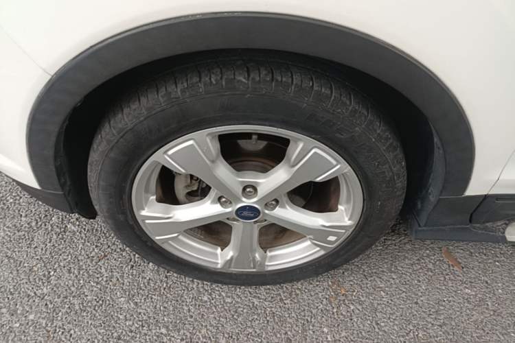 Used Ford Kuga 2017 EcoBoost 180 Two-Wheel-Drive Tiger Leap Model Left Front Wheel Hub