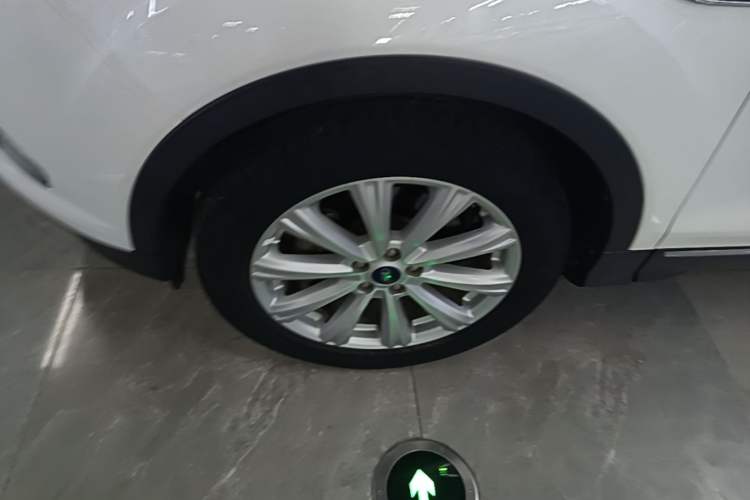 Used Ford Kuga 2017 EcoBoost 245 4x4 Prestige Edition Left Front Wheel Hub