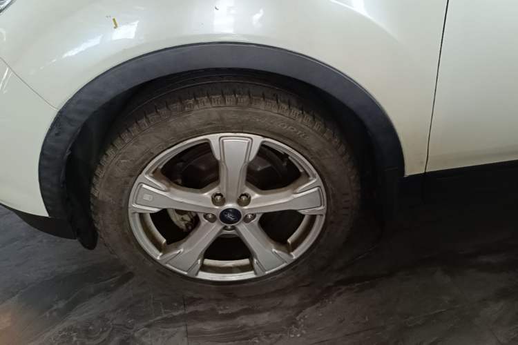 Used Ford Kuga 2017 EcoBoost 180 Two-Wheel-Drive Tiger Leap Model Left Front Wheel Hub