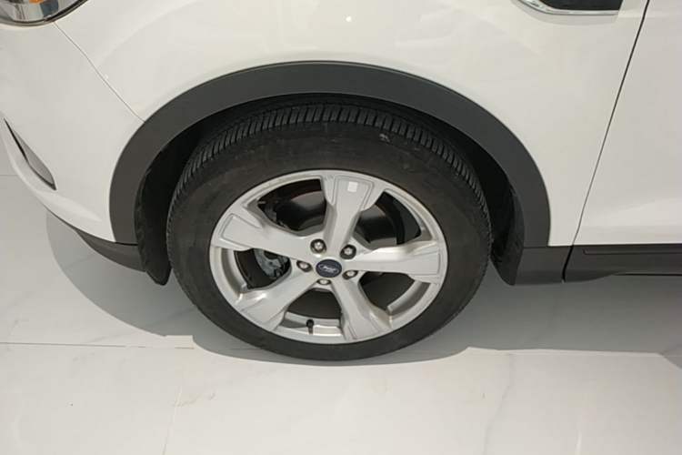 Used Ford Kuga 2017 EcoBoost 180 Two-Wheel-Drive Tiger Leap Model Left Front Wheel Hub