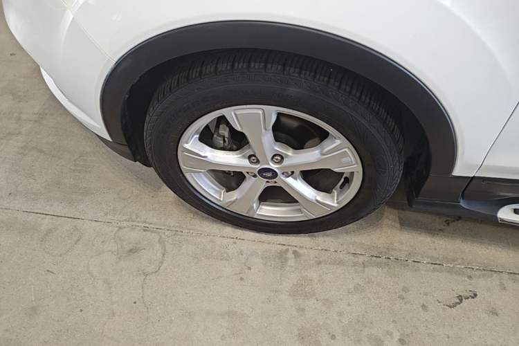 Used Ford Kuga 2017 EcoBoost 180 Two-Wheel-Drive Elite Trim Left Front Wheel Hub