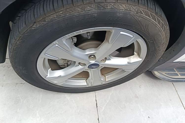 Used Ford Kuga 2017 EcoBoost 245 Four-Wheel Drive Platinum Edition Left Front Wheel Hub