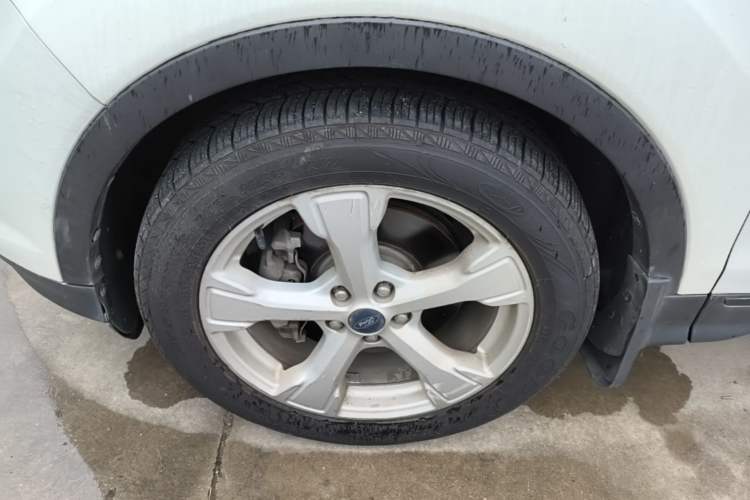 Used Ford Kuga 2017 EcoBoost 245 Four-Wheel Drive Platinum Edition Left Front Wheel Hub