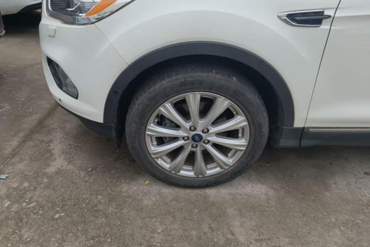 Used Ford Kuga 2017 EcoBoost 180 Four-Wheel Drive Titanium Edition Left Front Wheel Hub