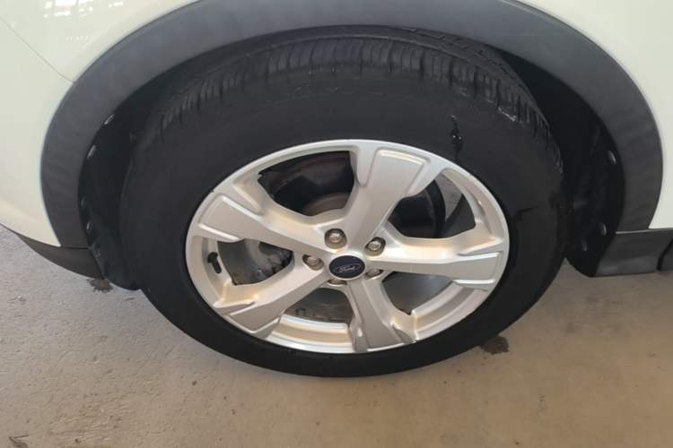 Used Ford Kuga 2017 EcoBoost 180 Two-Wheel-Drive Elite Trim Left Front Wheel Hub