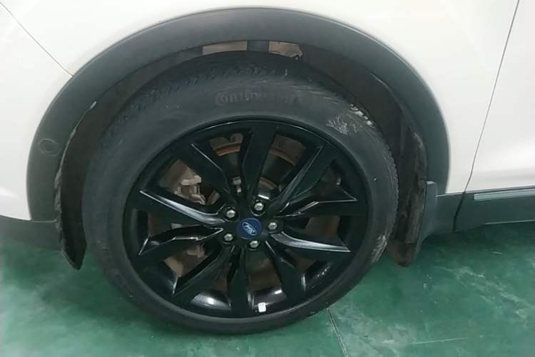 Used Ford Kuga 2017 EcoBoost 245 Four-Wheel-Drive Sport Model Left Front Wheel Hub