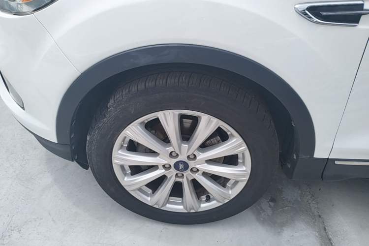Used Ford Kuga 2017 EcoBoost 180 Four-Wheel Drive Luxury Wing Model Left Front Wheel Hub