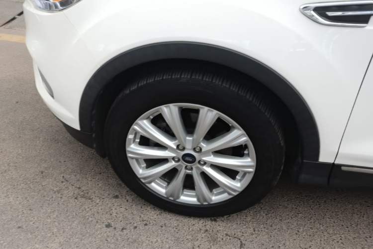 Used Ford Kuga 2017 EcoBoost 180 Four-Wheel Drive Luxury Wing Model Left Front Wheel Hub
