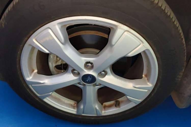 Used Ford Kuga 2017 EcoBoost 180 Two-Wheel-Drive Platinum Edition Left Front Wheel Hub