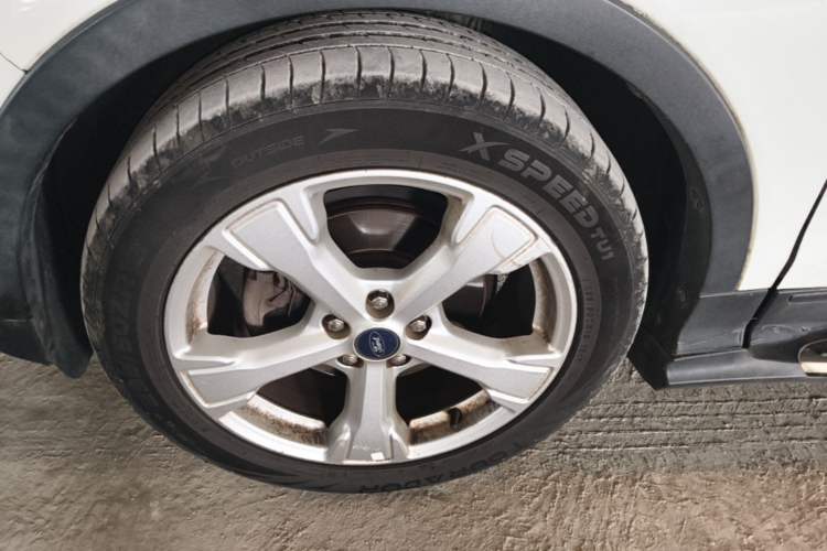 Used Ford Kuga 2017 EcoBoost 180 Two-Wheel-Drive Platinum Edition Left Front Wheel Hub