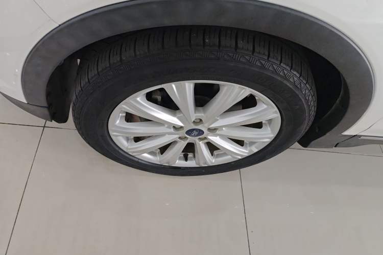 Used Ford Kuga 2017 EcoBoost 180 Two-Wheel-Drive Luxury Wing Edition Left Front Wheel Hub