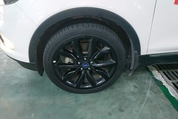 Used Ford Kuga 2017 EcoBoost 245 Four-Wheel-Drive Sport Model Left Front Wheel Hub