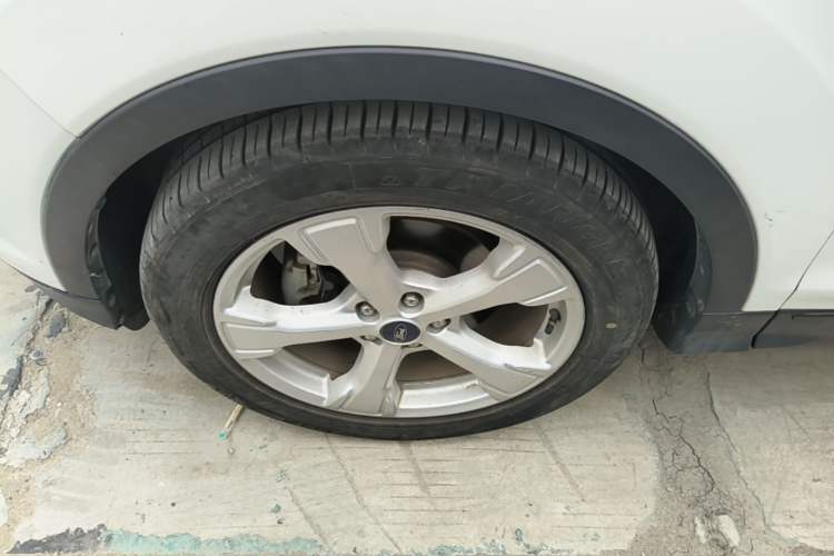 Used Ford Kuga 2017 EcoBoost 180 Two-Wheel-Drive Tiger Leap Model Left Front Wheel Hub
