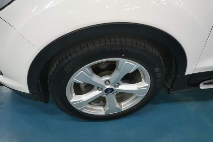 Used Ford Kuga 2017 EcoBoost 180 Two-Wheel-Drive Elite Trim Left Front Wheel Hub