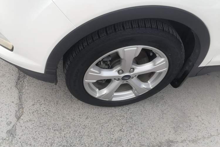 Used Ford Kuga 2017 EcoBoost 245 Four-Wheel Drive Platinum Edition Left Front Wheel Hub