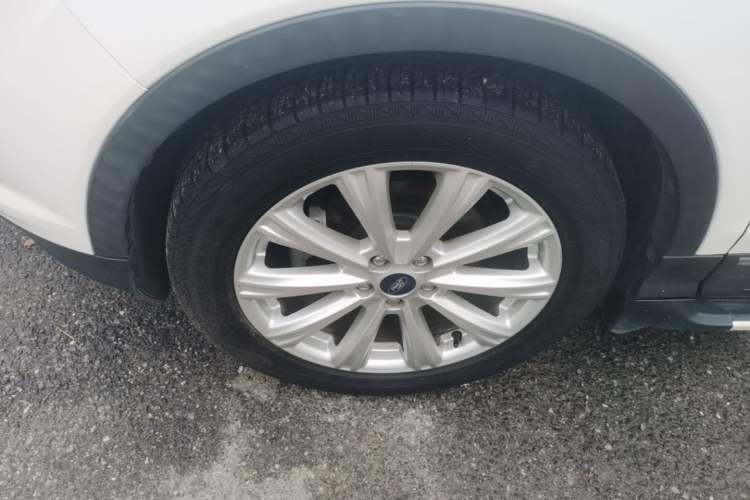 Used Ford Kuga 2017 EcoBoost 180 Two-Wheel-Drive Luxury Wing Edition Left Front Wheel Hub
