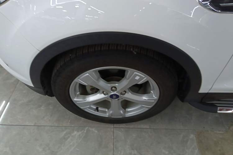 Used Ford Kuga 2017 EcoBoost 180 Two-Wheel-Drive Platinum Edition Left Front Wheel Hub