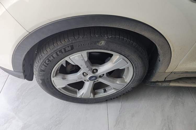 Used Ford Kuga 2017 EcoBoost 180 Two-Wheel-Drive Platinum Edition Left Front Wheel Hub
