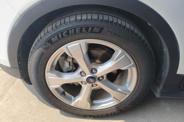 Used Ford Kuga 2017 EcoBoost 180 Two-Wheel-Drive Tiger Leap Model Left Front Wheel Hub