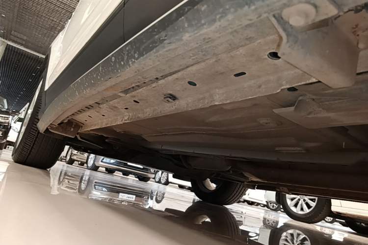 Used Ford Kuga 2017 EcoBoost 180 Two-Wheel-Drive Tiger Leap Model Left Side Sill