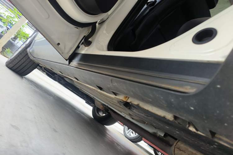Used Ford Kuga 2017 EcoBoost 245 4x4 Prestige Edition Left Side Sill