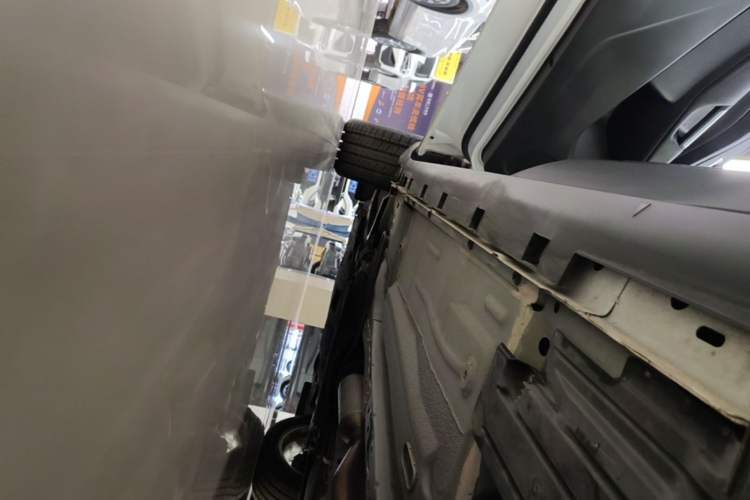 Used Ford Kuga 2017 EcoBoost 180 Two-Wheel-Drive Luxury Wing Edition Left Side Sill