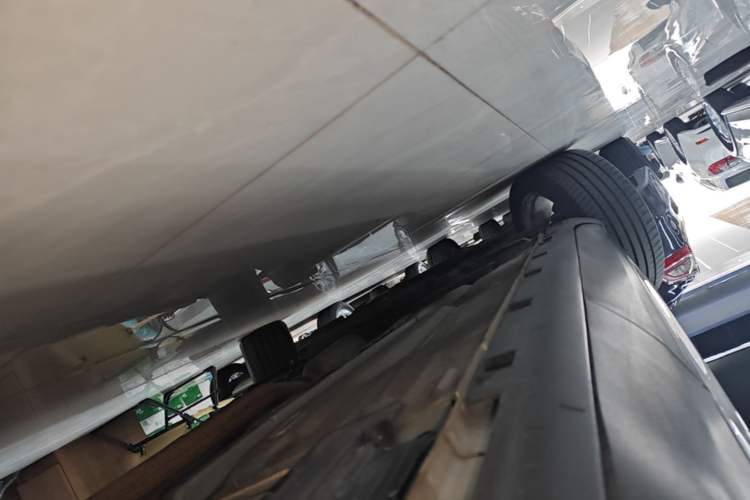 Used Ford Kuga 2017 EcoBoost 180 Two-Wheel-Drive Platinum Edition Left Side Sill