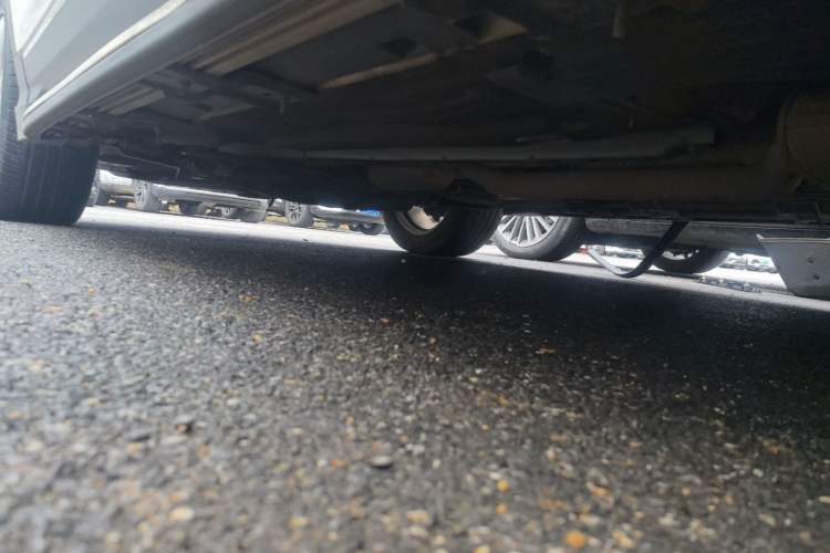 Used Ford Kuga 2017 EcoBoost 180 Two-Wheel-Drive Luxury Wing Edition Left Side Sill