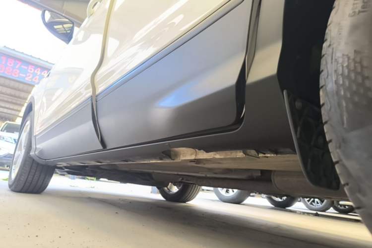 Used Ford Kuga 2017 EcoBoost 180 Two-Wheel-Drive Elite Trim Left Side Sill