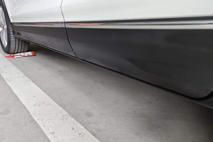 Used Ford Kuga 2017 EcoBoost 245 4x4 Prestige Edition Left Side Sill