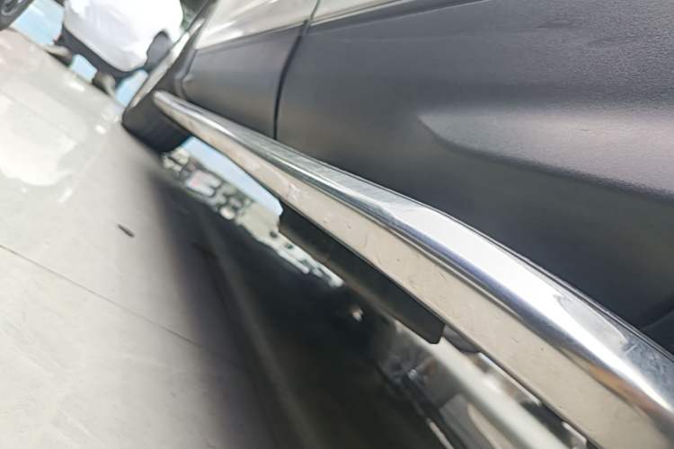Used Ford Kuga 2017 EcoBoost 245 Four-Wheel Drive Platinum Edition Left Side Sill