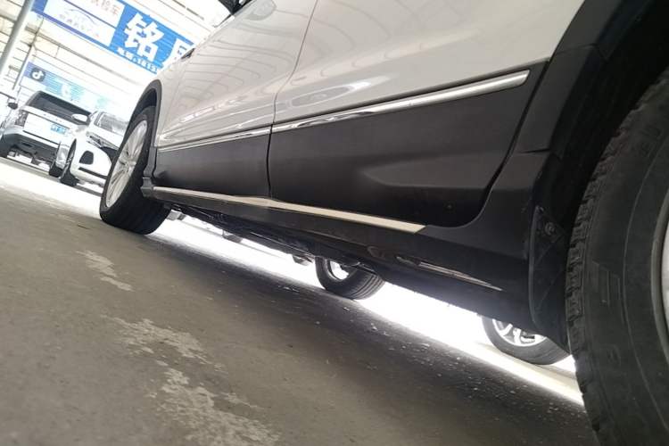 Used Ford Kuga 2017 EcoBoost 180 Four-Wheel Drive Luxury Wing Model Left Side Sill